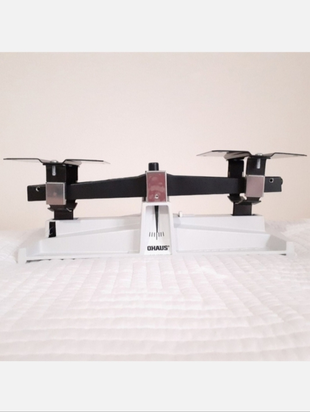 LIKE NEW OHAUS Corporation Black and White 2 Pan Beam Balance Scale, Model K2705